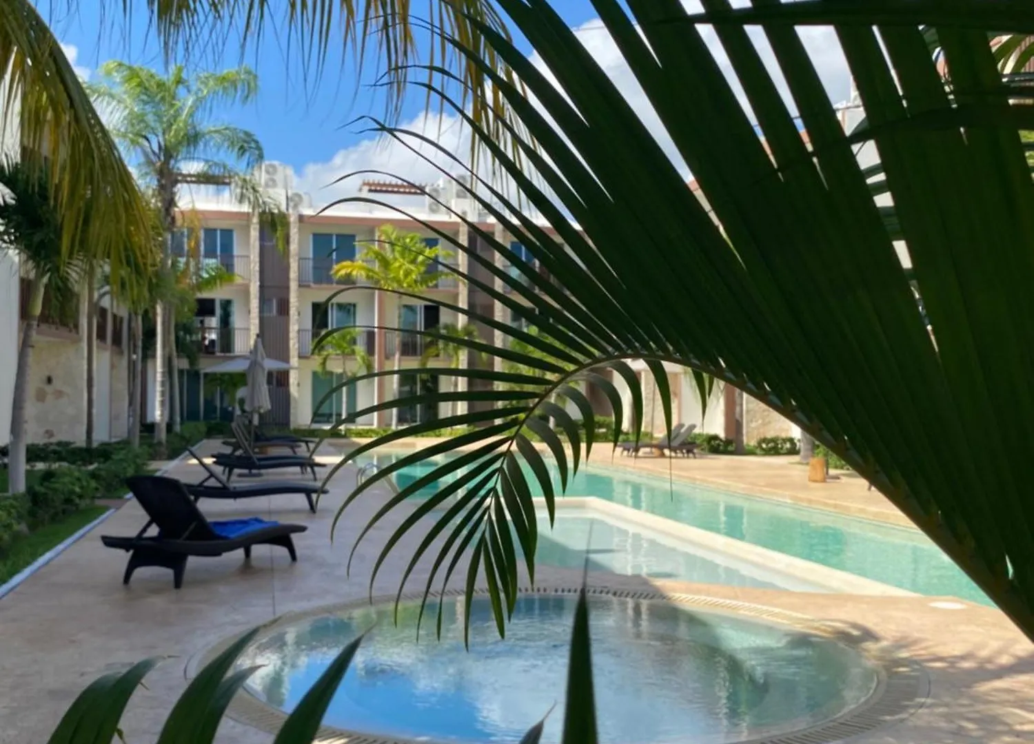 Cozy Poolside Condo Playa del Carmen