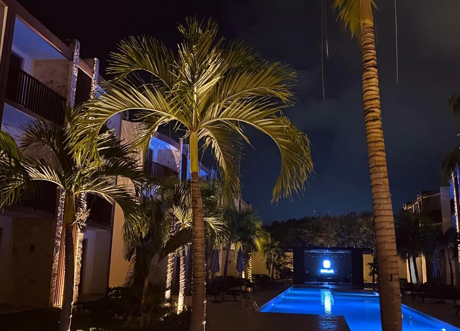 Cozy Poolside Condo Playa del Carmen Mexico