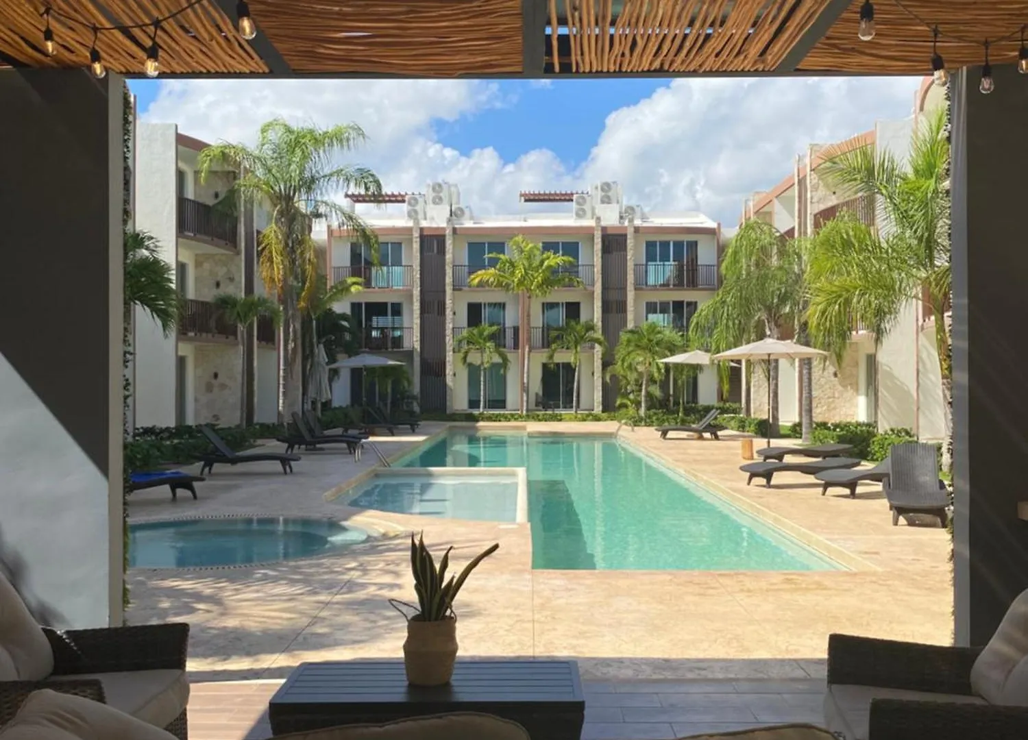 Cozy Poolside Condo Playa del Carmen